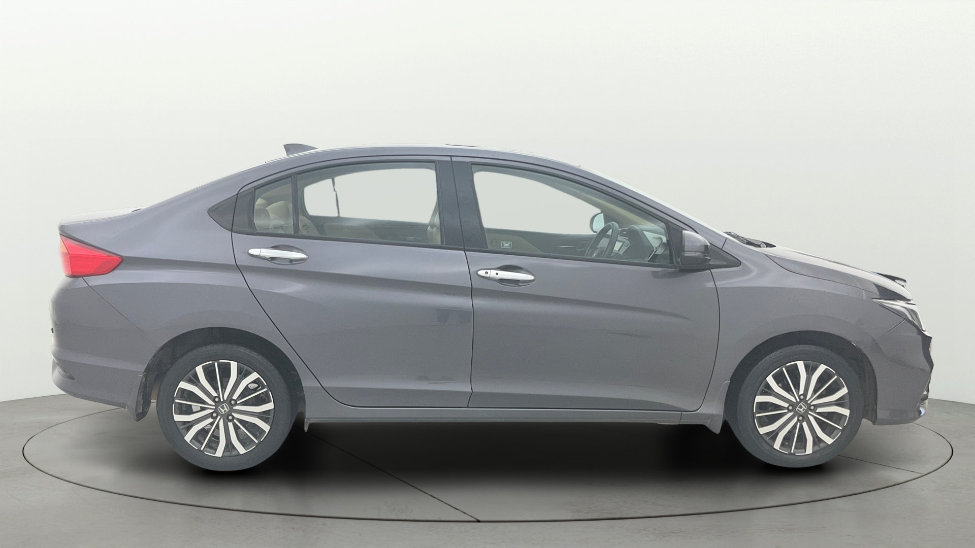 View 2017 Honda City ZX MT Diesel Anniversary Edition Image 9 Used 2017 Honda City ZX MT Diesel Anniversary Edition Image 9