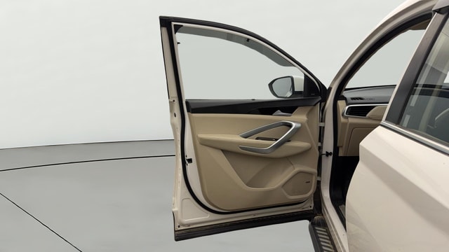 View MG Hector Image 38 Used MG Hector Image 38