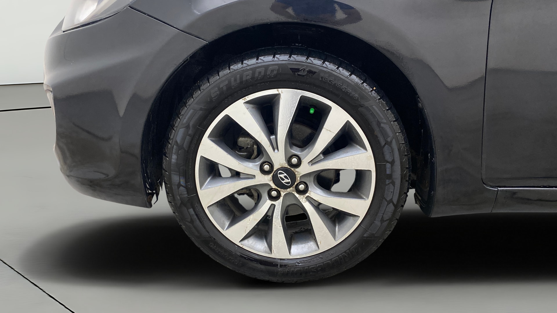 View 2014 Hyundai Fluidic Verna 1.6 VTVT SX Image 28 Used 2014 Hyundai Fluidic Verna 1.6 VTVT SX Image 28