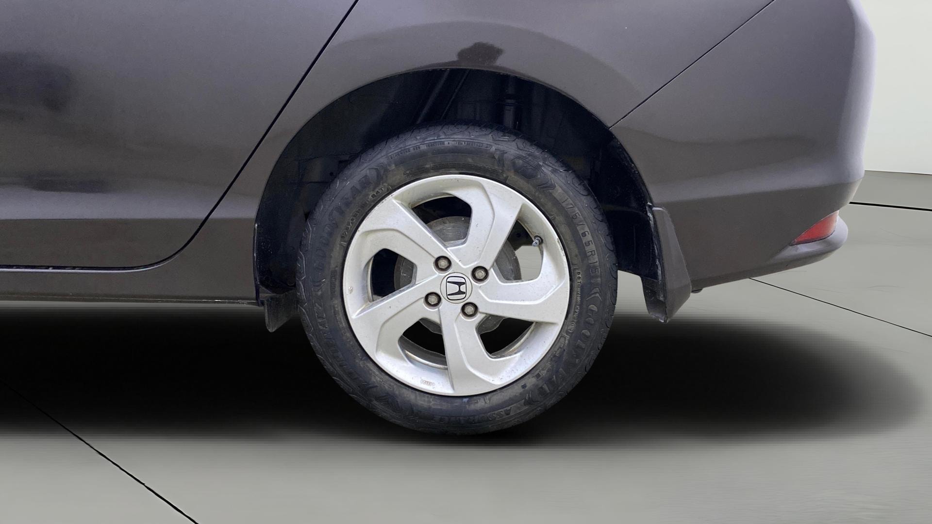 View 2015 Honda City ZX MT Diesel Anniversary Edition Image 12 Used 2015 Honda City ZX MT Diesel Anniversary Edition Image 12