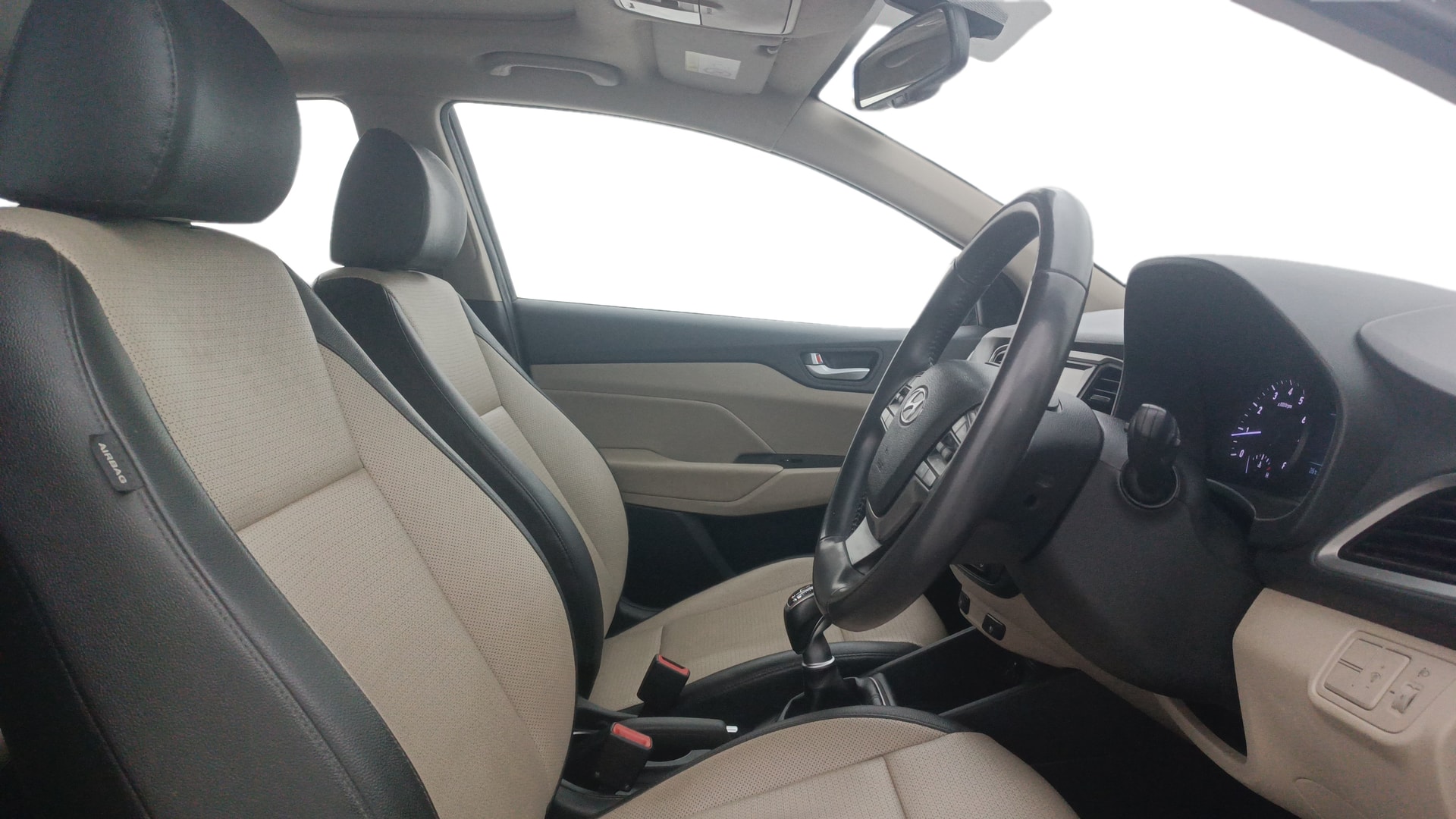 View 2018 Hyundai Verna 1.6 VTVT SX Image 18 Used 2018 Hyundai Verna 1.6 VTVT SX Image 18