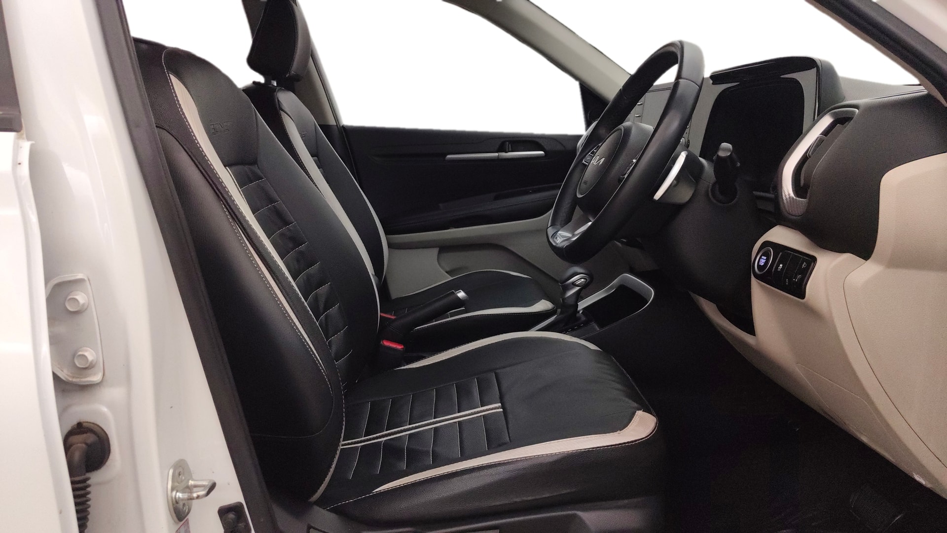 View 2023 Kia Sonet HTX DCT Petrol Image 18 Used 2023 Kia Sonet HTX DCT Petrol Image 18