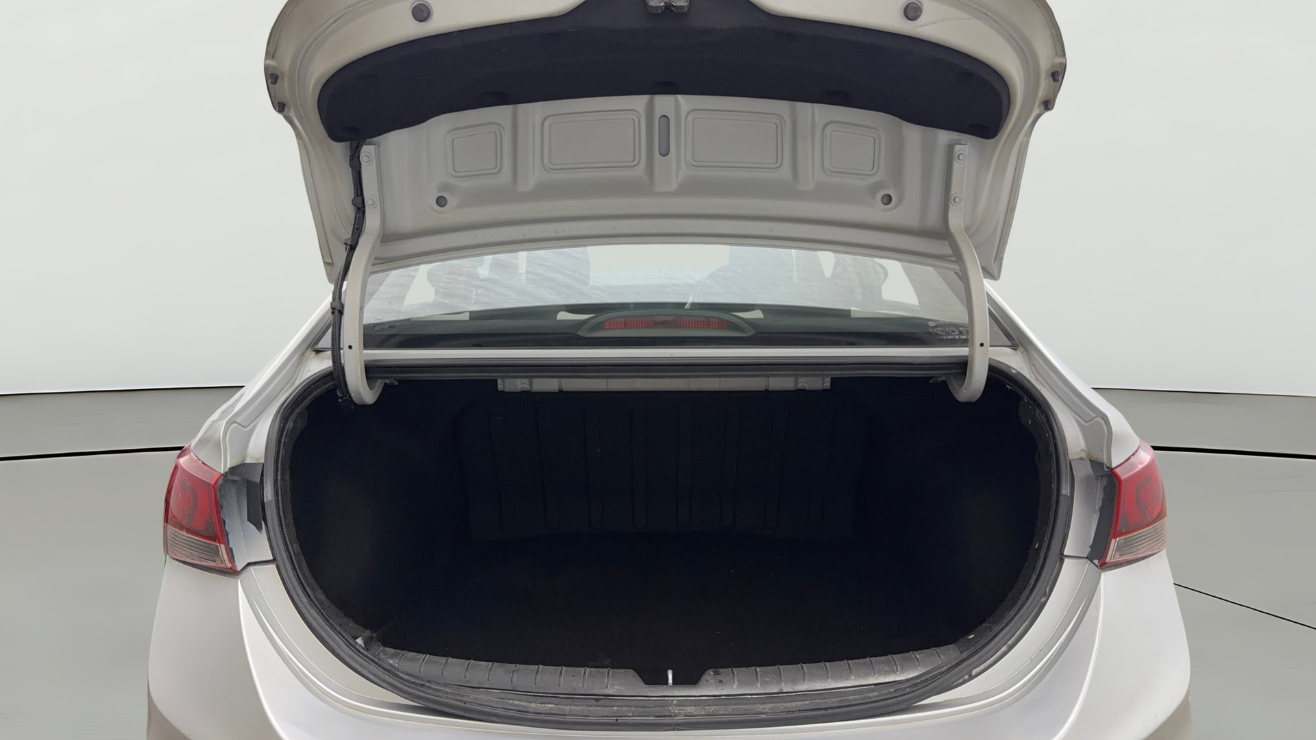 View 2018 Hyundai Verna 1.6 VTVT SX Image 38 Used 2018 Hyundai Verna 1.6 VTVT SX Image 38