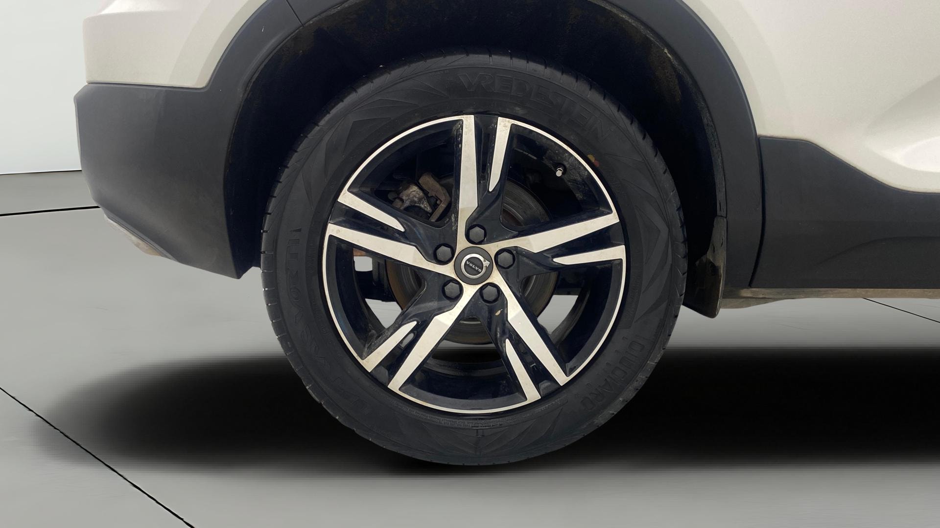 View 2020 Volvo XC40 D4 R-Design Image 34 Used 2020 Volvo XC40 D4 R-Design Image 34