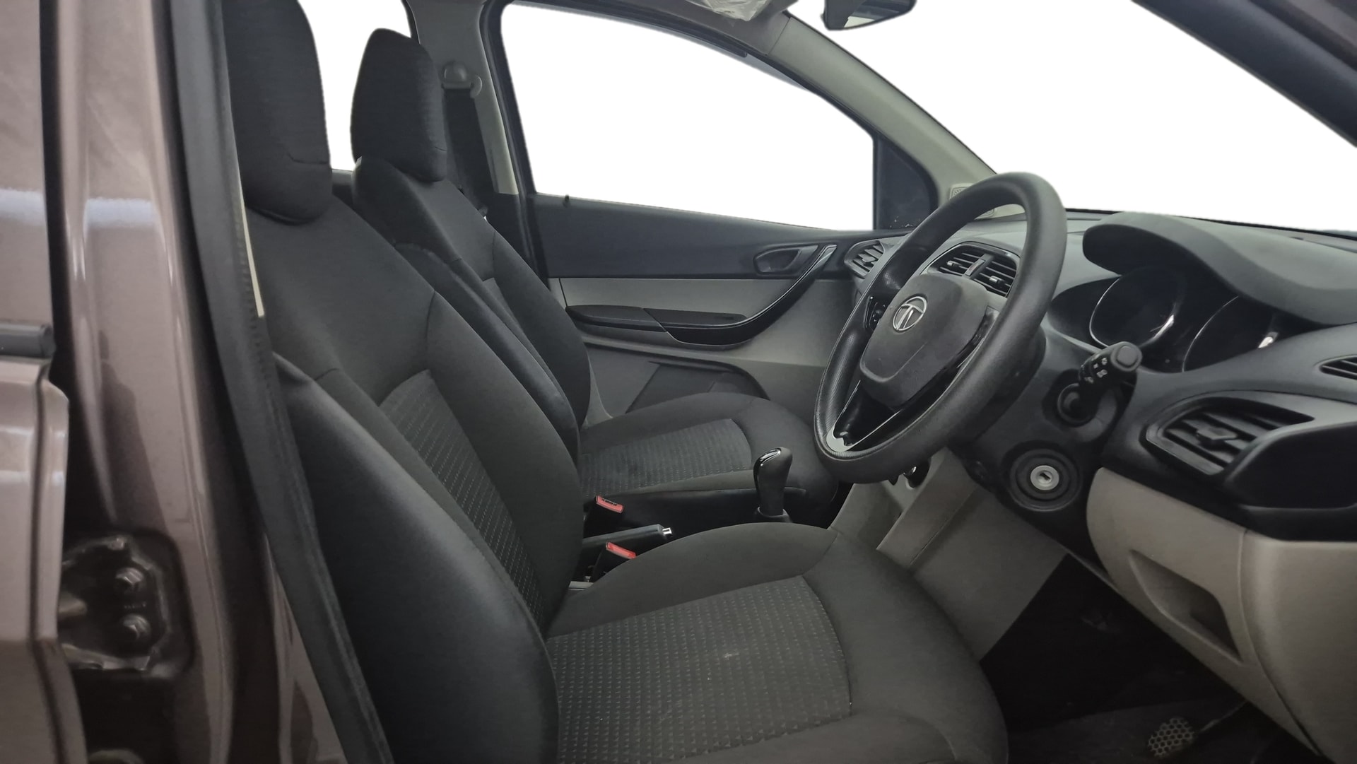 View 2019 Tata Tiago Revotorq XB Image 25 Used 2019 Tata Tiago Revotorq XB Image 25