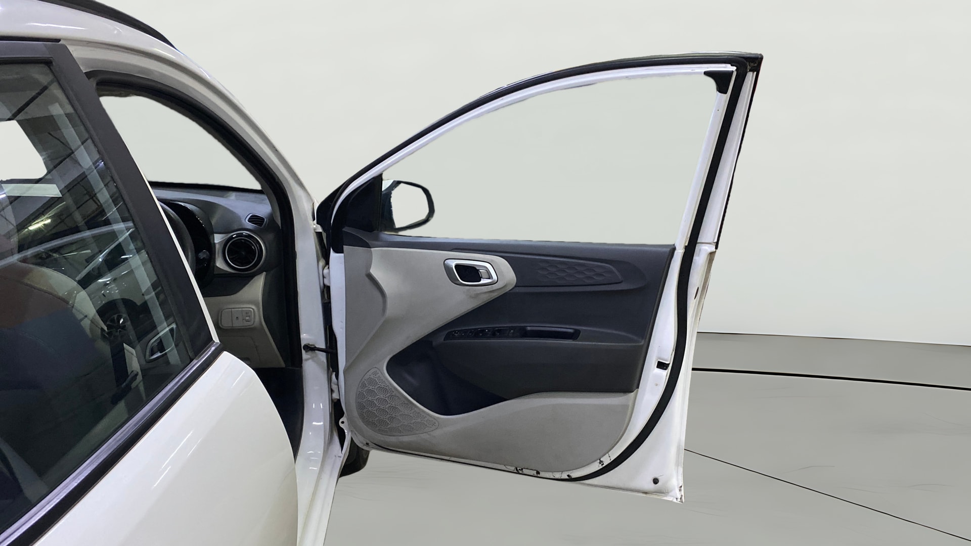 View 2024 Hyundai Grand i10 Nios Sportz Petrol AMT Image 49 Used 2024 Hyundai Grand i10 Nios Sportz Petrol AMT Image 49