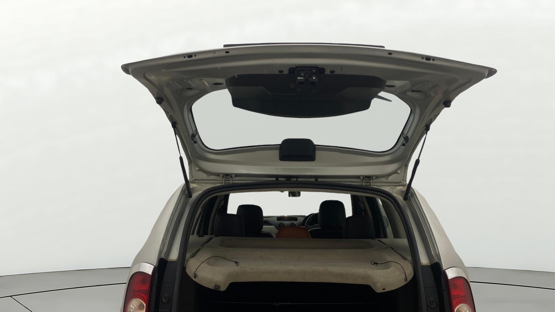 View 2015 Renault Duster Diesel 85PS STD Image 16 Used 2015 Renault Duster Diesel 85PS STD Image 16