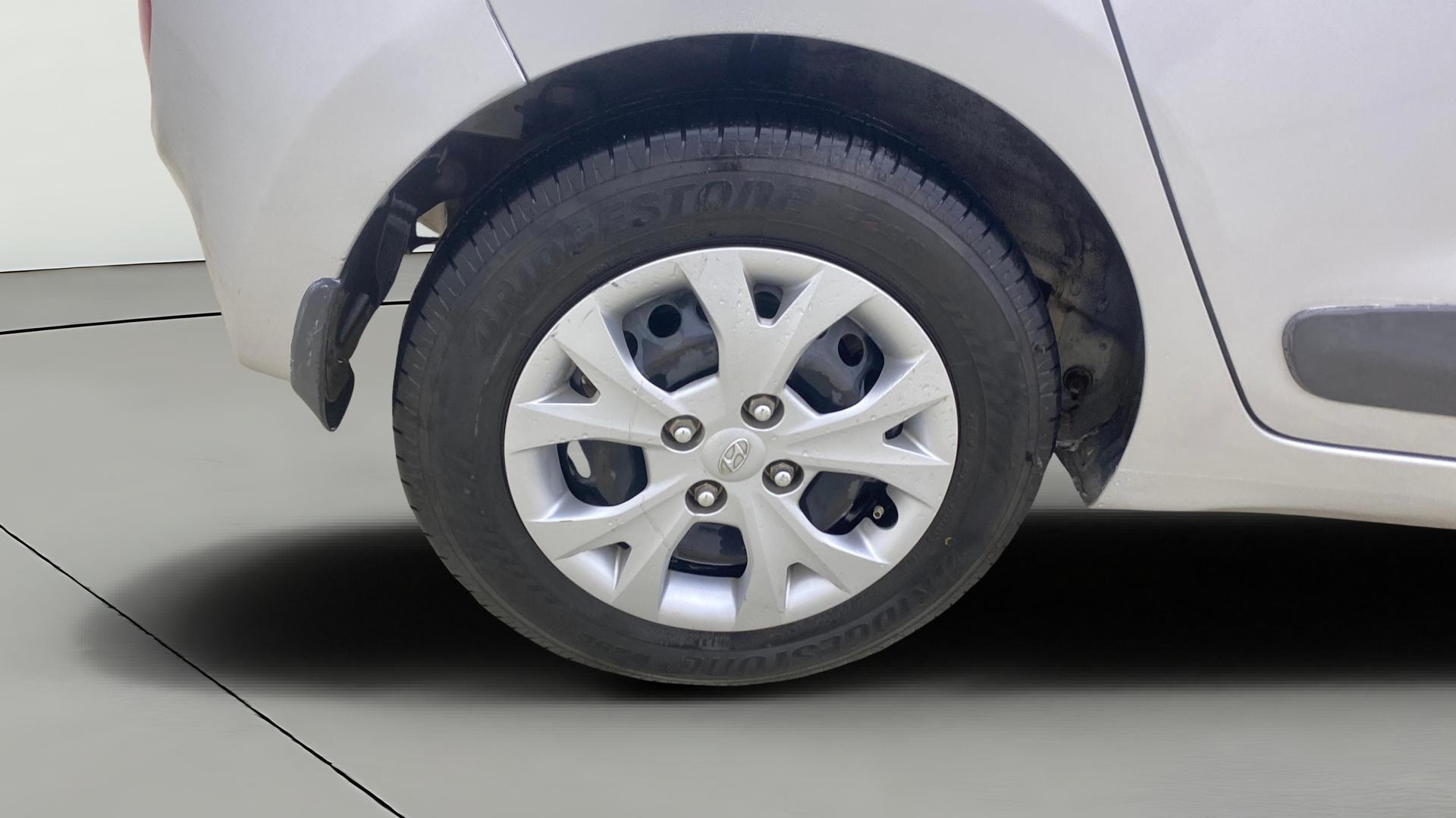 View 2015 Hyundai Grand i10 1.1 Sportz Diesel Image 23 Used 2015 Hyundai Grand i10 1.1 Sportz Diesel Image 23