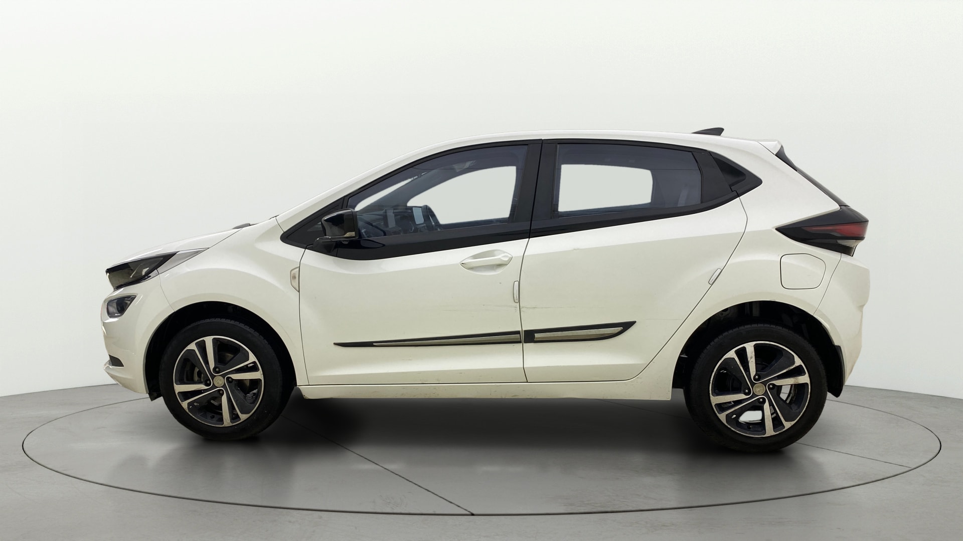View 2024 Tata Altroz XZ Petrol Image 26 Used 2024 Tata Altroz XZ Petrol Image 26