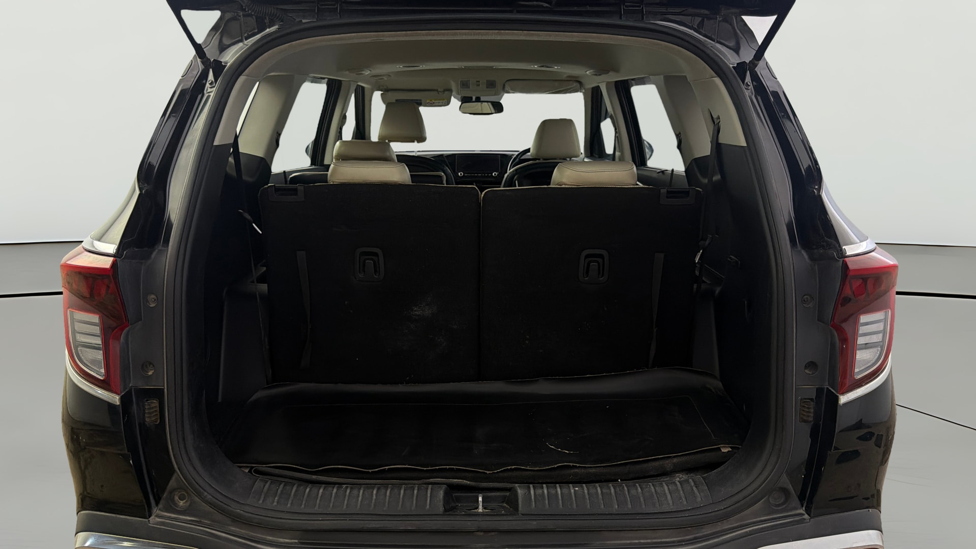 View 2022 Kia Carens Luxury Plus 1.5 AT Diesel 7 STR Image 42 Used 2022 Kia Carens Luxury Plus 1.5 AT Diesel 7 STR Image 42