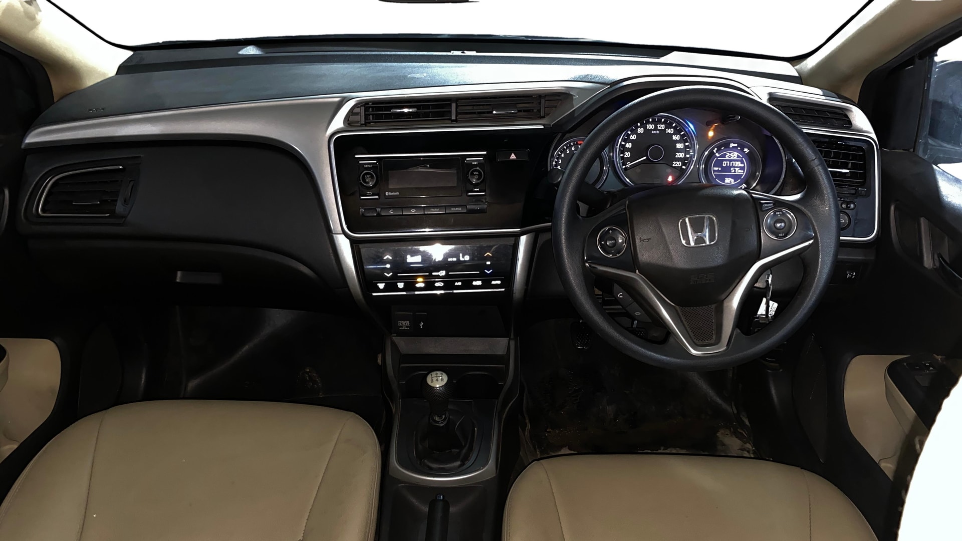 View 2018 Honda City ZX MT Diesel Anniversary Edition Image 16 Used 2018 Honda City ZX MT Diesel Anniversary Edition Image 16