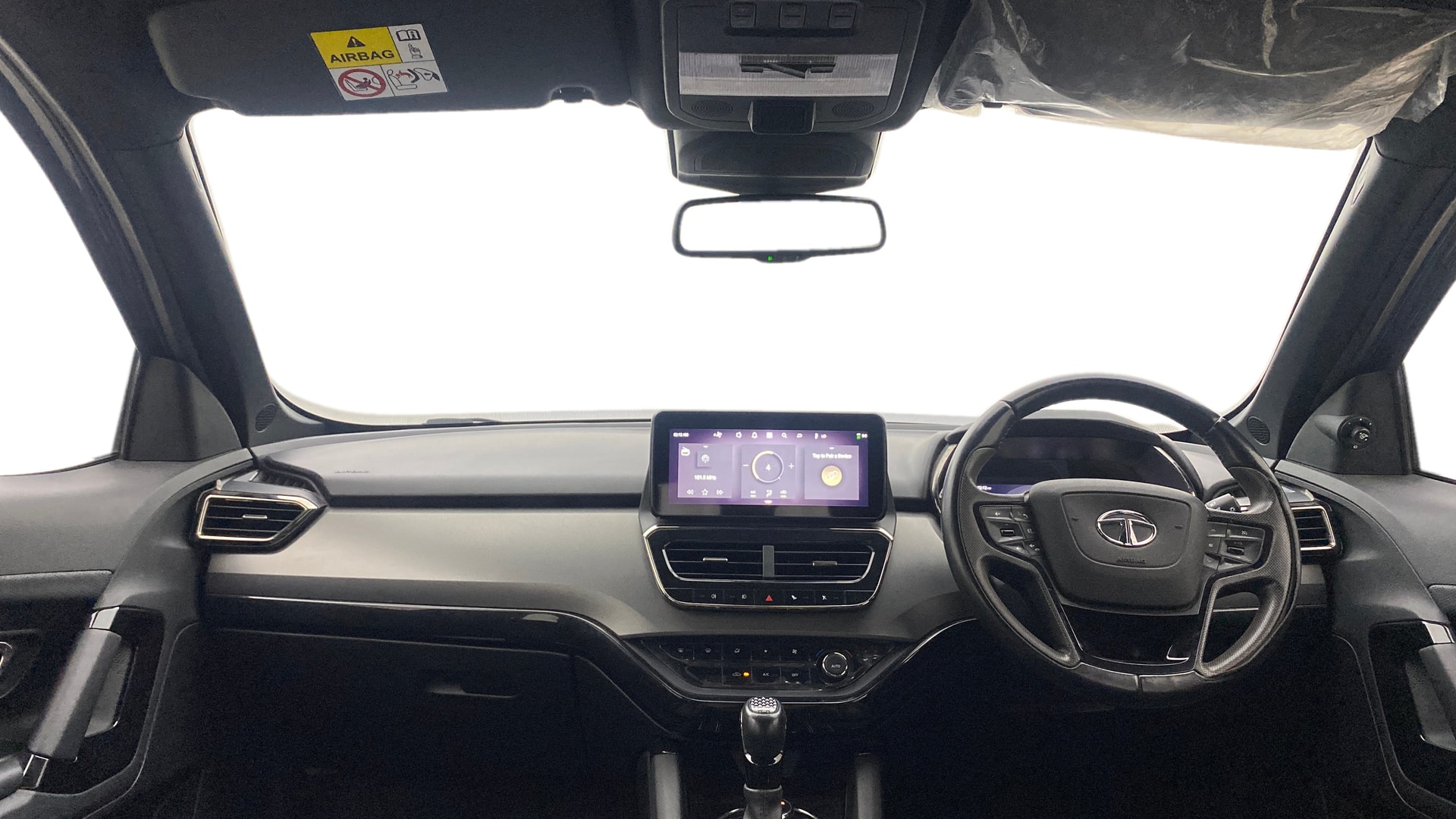 View 2024 Tata Safari XZA Plus Option Dark Image 31 Used 2024 Tata Safari XZA Plus Option Dark Image 31