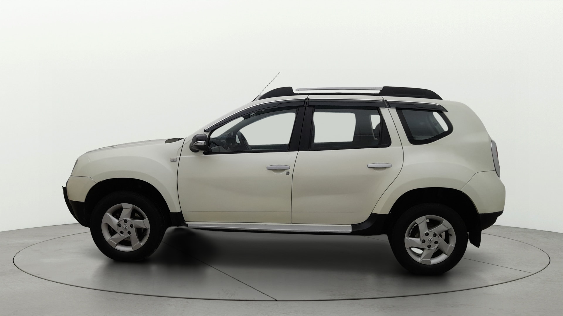 View 2015 Renault Duster Diesel 85PS 4x2 MT Image 26 Used 2015 Renault Duster Diesel 85PS 4x2 MT Image 26