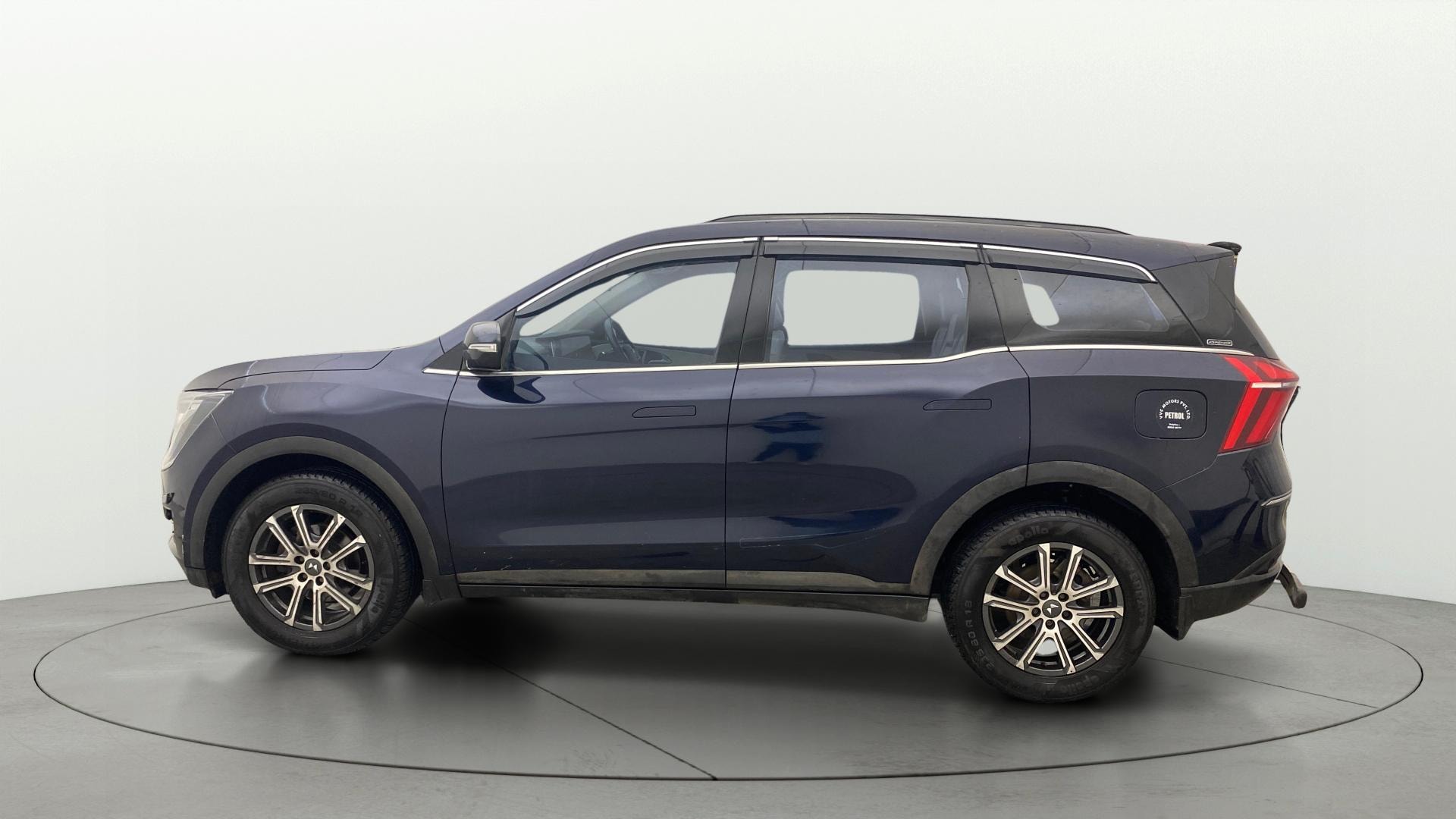 View 2022 Mahindra XUV700 MX Petrol 5 STR Image 28 Used 2022 Mahindra XUV700 MX Petrol 5 STR Image 28