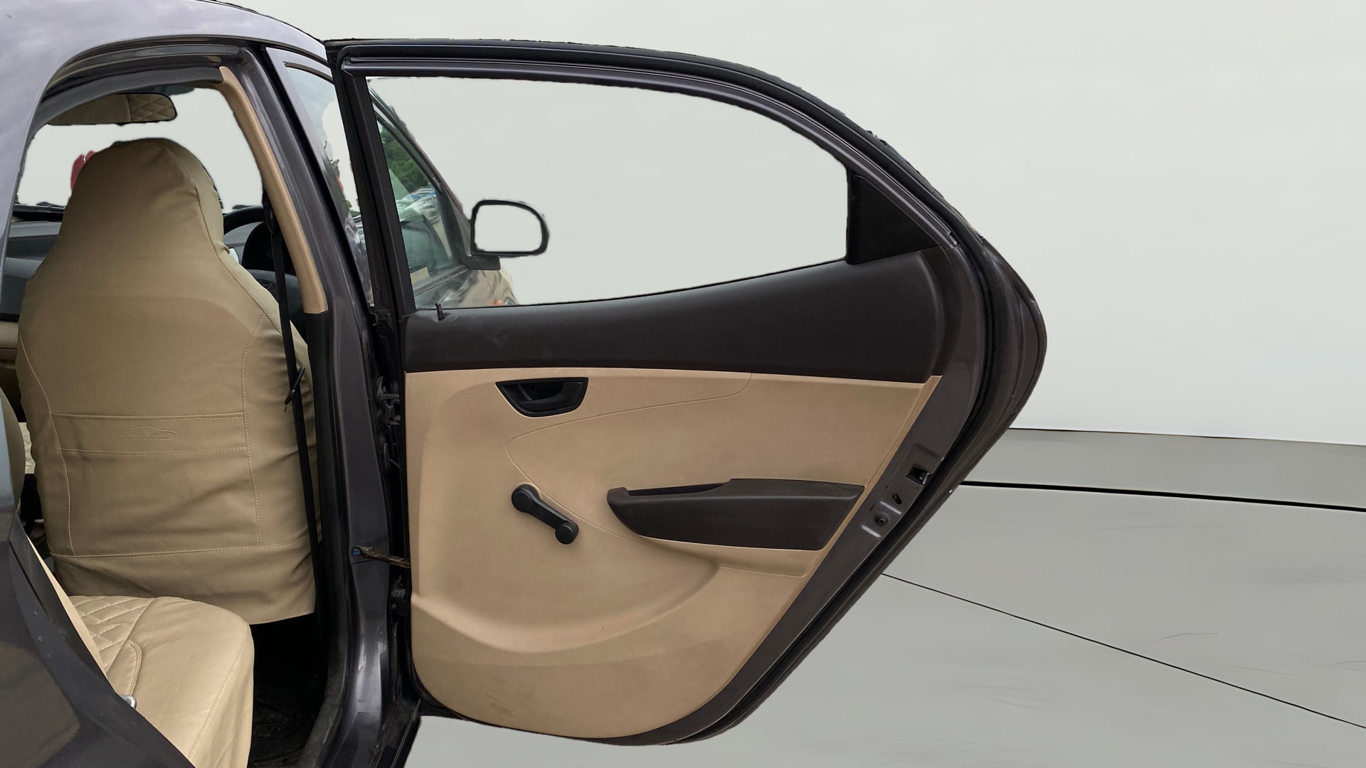 View 2017 Hyundai EON Era Plus Image 6 Used 2017 Hyundai EON Era Plus Image 6
