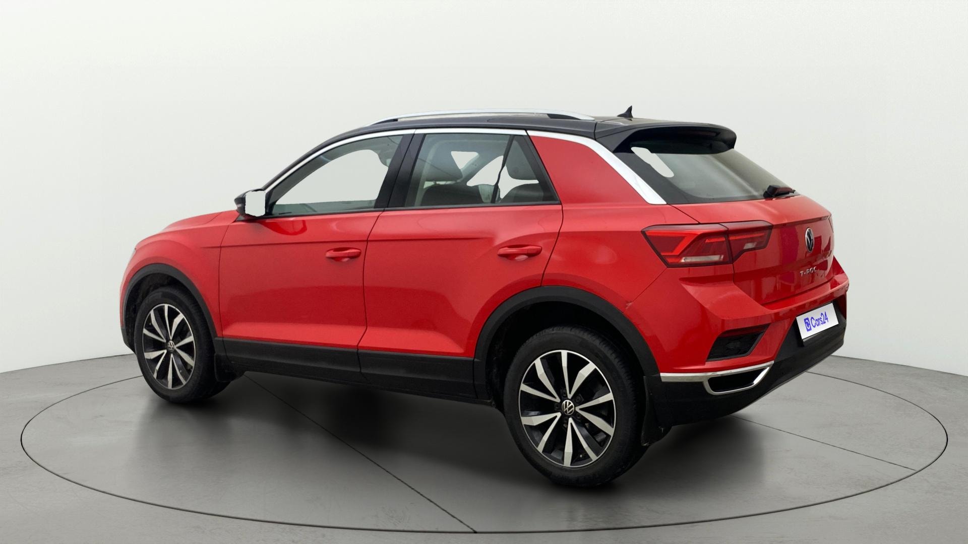 View 2021 Volkswagen T-Roc 1.5 TSI Image 2 Used 2021 Volkswagen T-Roc 1.5 TSI Image 2