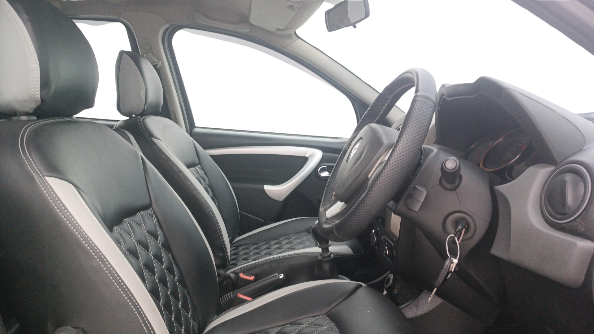 View 2019 Renault Duster Diesel 110PS RXZ AMT Image 26 Used 2019 Renault Duster Diesel 110PS RXZ AMT Image 26