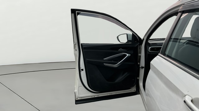 View MG Hector Image 39 Used MG Hector Image 39