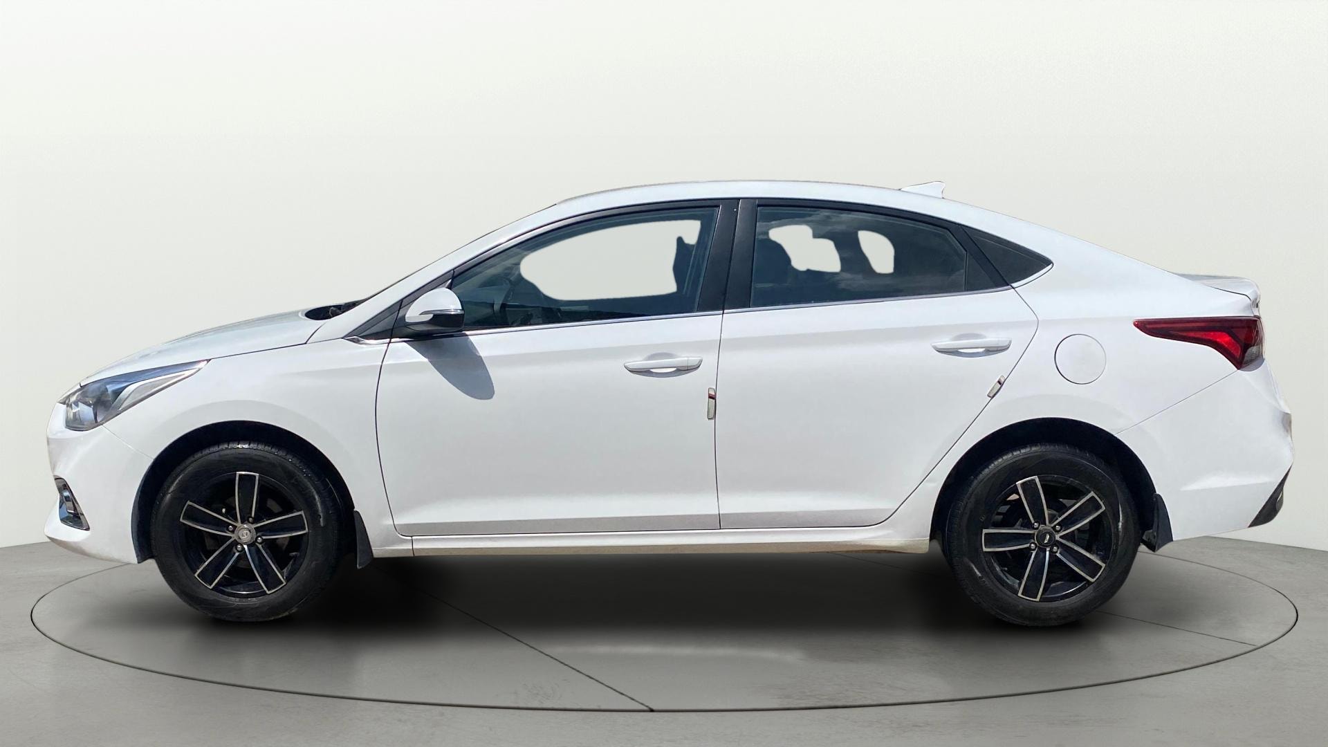 View 2018 Hyundai Verna 1.6 CRDI EX Image 6 Used 2018 Hyundai Verna 1.6 CRDI EX Image 6