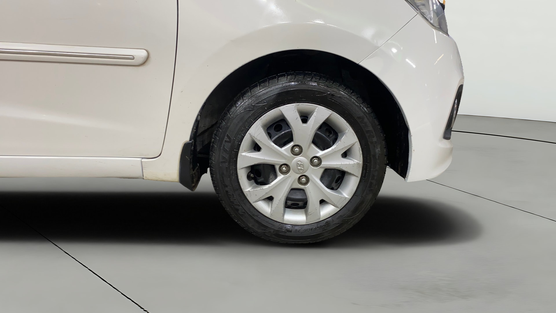 View 2015 Hyundai Grand i10 Magna 1.2 Kappa VTVT Image 39 Used 2015 Hyundai Grand i10 Magna 1.2 Kappa VTVT Image 39