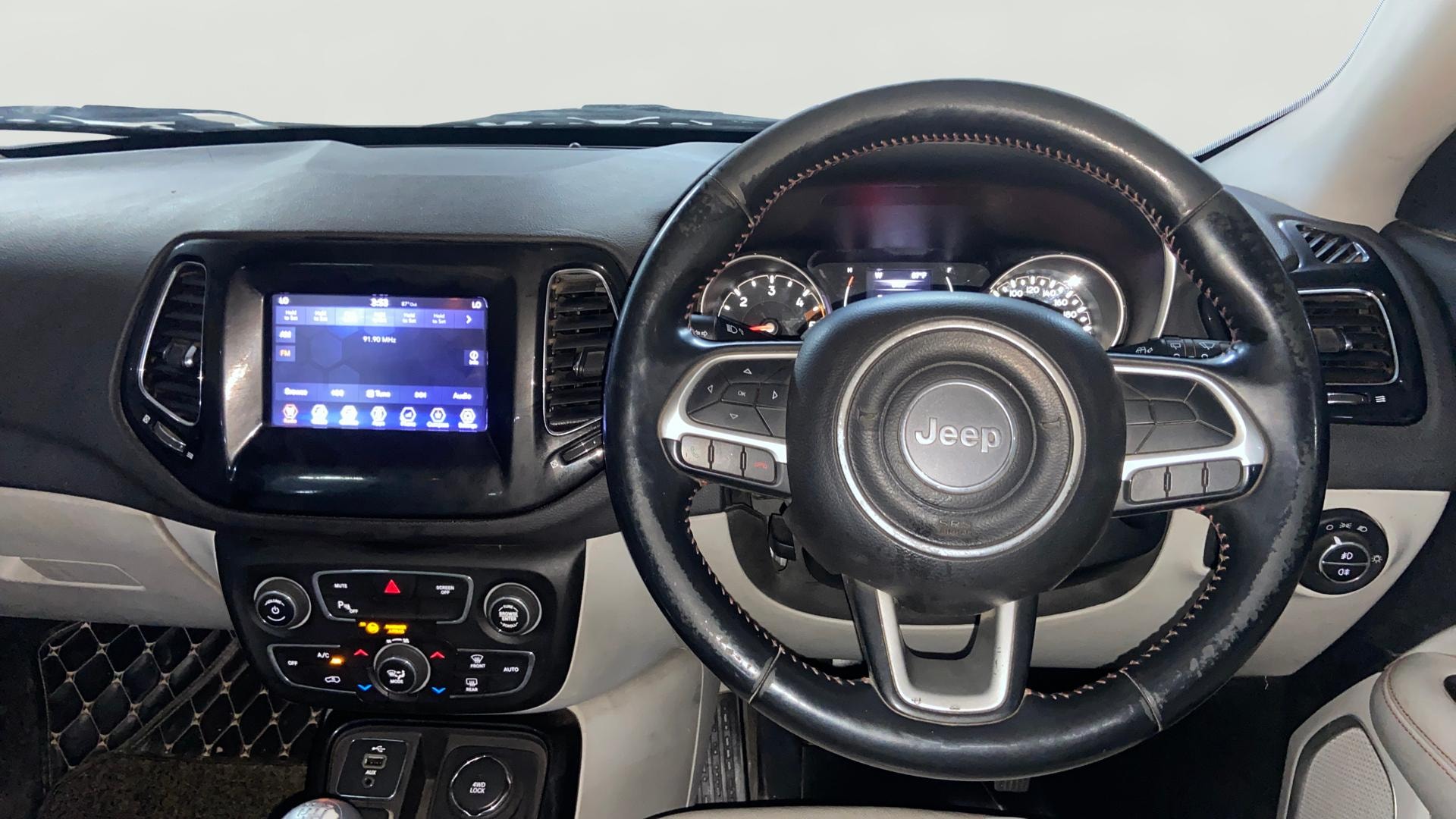 View 2018 Jeep Compass Limited 4X4 2.0 Diesel BS IV Image 12 Used 2018 Jeep Compass Limited 4X4 2.0 Diesel BS IV Image 12