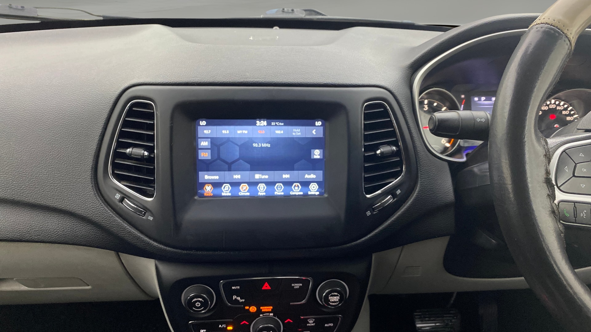 View 2020 Jeep Compass Longitude Plus 2.0 AT Diesel Image 18 Used 2020 Jeep Compass Longitude Plus 2.0 AT Diesel Image 18