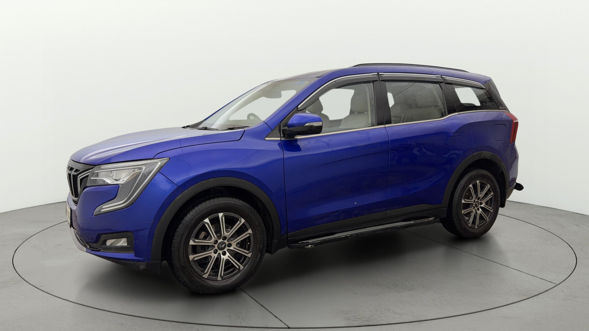 View 2023 Mahindra XUV700 MX Petrol 5 STR Image 23 Used 2023 Mahindra XUV700 MX Petrol 5 STR Image 23