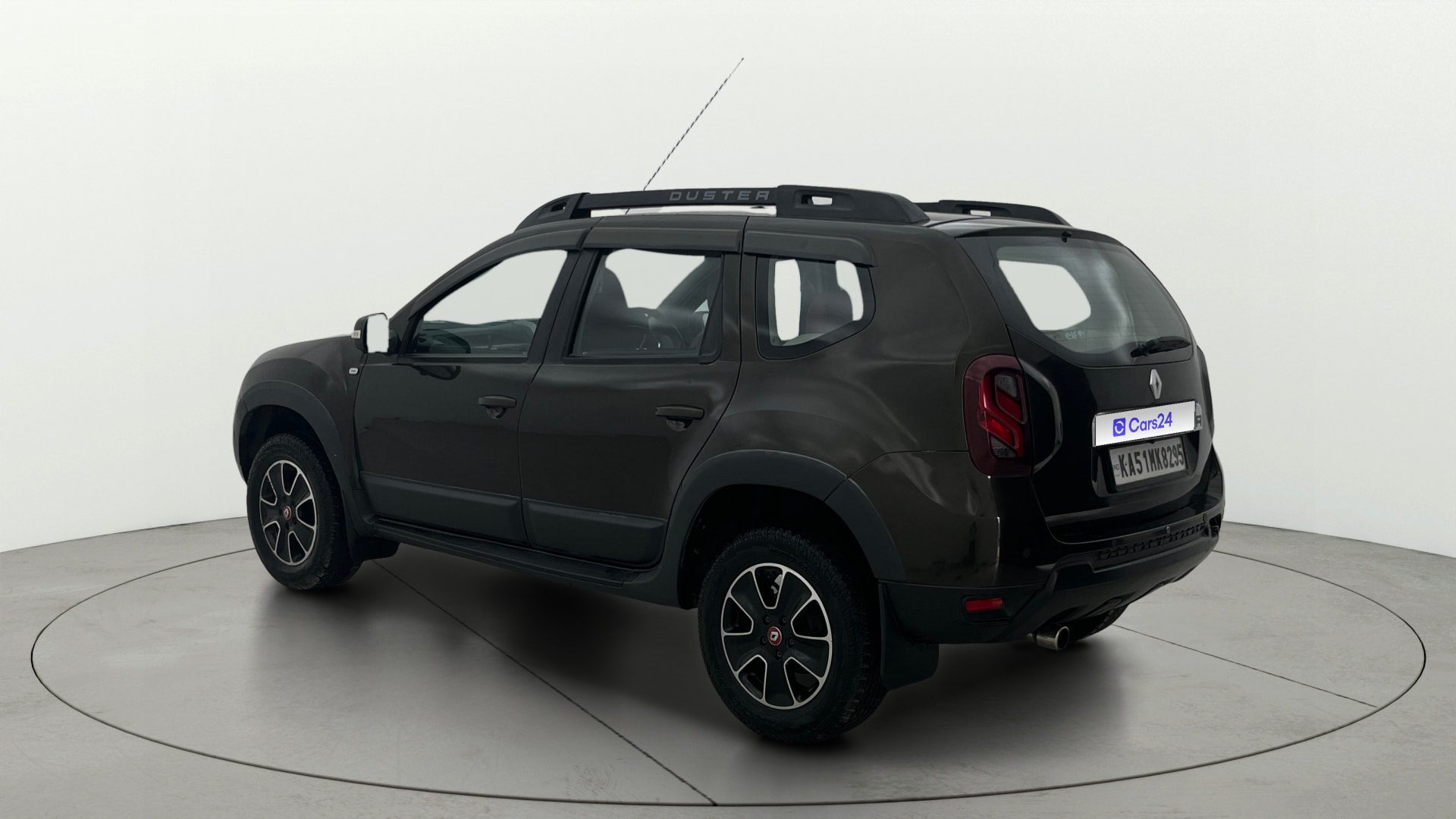 View 2017 Renault Duster 85 PS RXS 4X2 MT Image 2 Used 2017 Renault Duster 85 PS RXS 4X2 MT Image 2