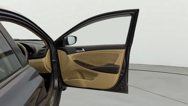 View Hyundai Fluidic Verna Image 43 Used Hyundai Fluidic Verna Image 43