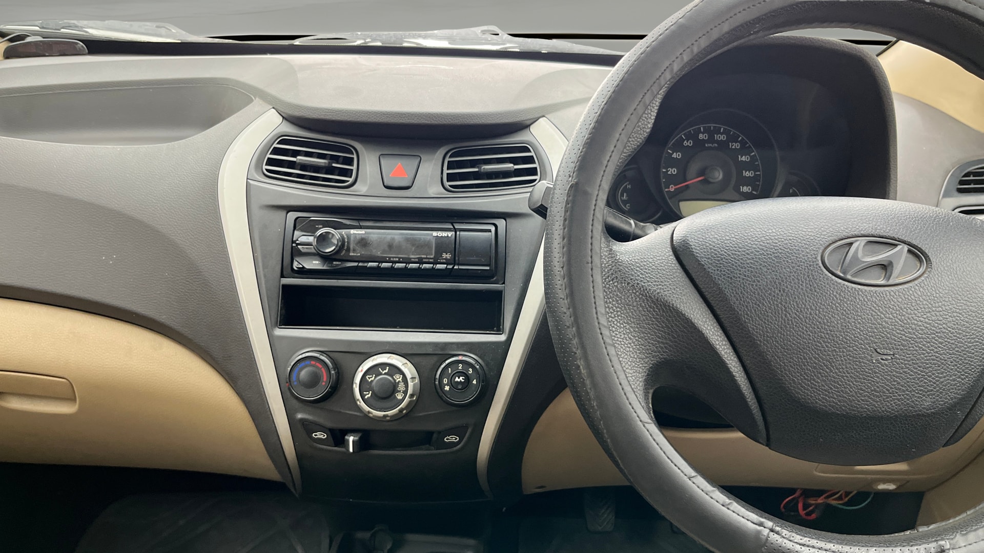 View 2014 Hyundai EON Era Plus Image 17 Used 2014 Hyundai EON Era Plus Image 17