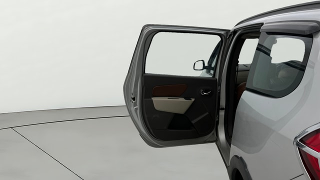 View Renault Lodgy Image 15 Used Renault Lodgy Image 15