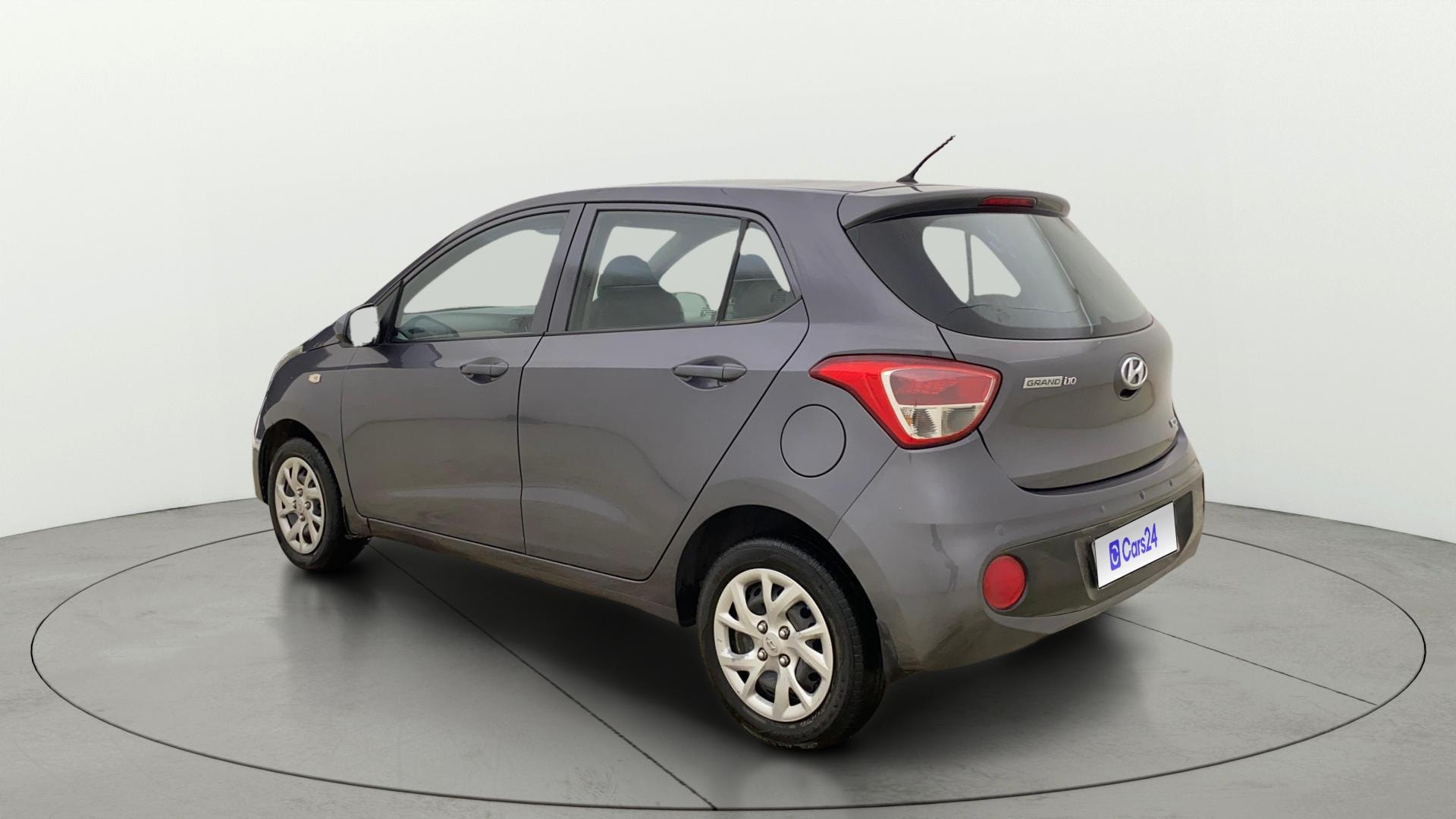 View 2018 Hyundai Grand i10 1.2 Magna Petrol AT Image 2 Used 2018 Hyundai Grand i10 1.2 Magna Petrol AT Image 2