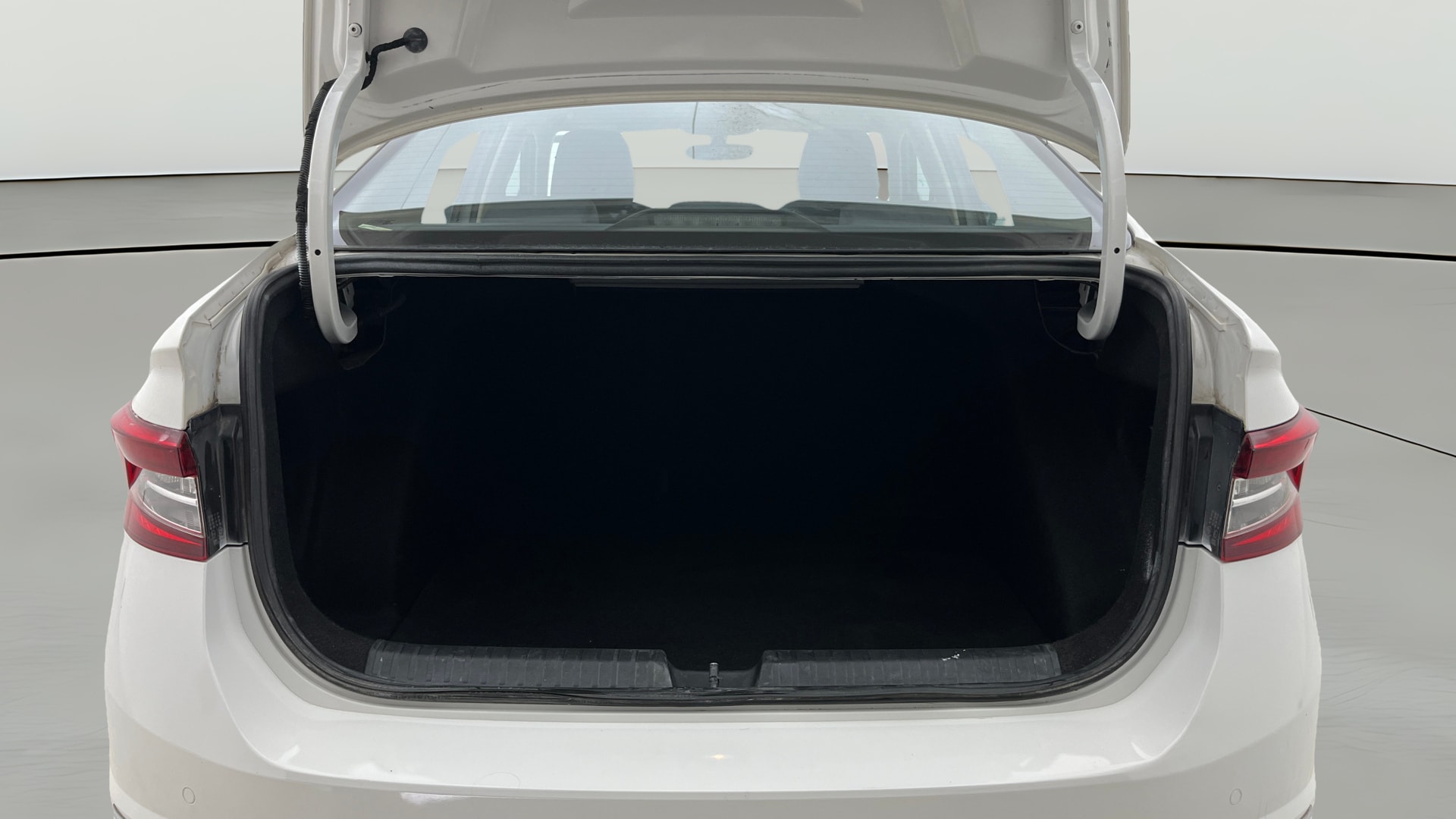 View 2023 Skoda Slavia Style 1.0 TSI AT Image 40 Used 2023 Skoda Slavia Style 1.0 TSI AT Image 40