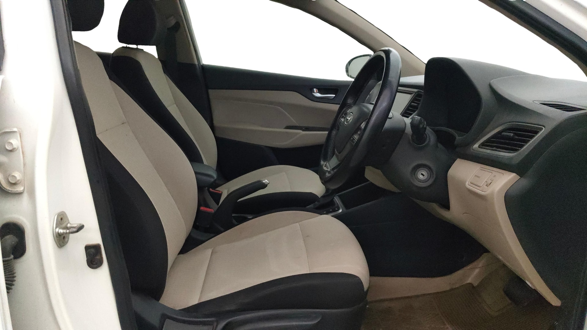 View 2017 Hyundai Verna 1.4 VTVT E Image 25 Used 2017 Hyundai Verna 1.4 VTVT E Image 25