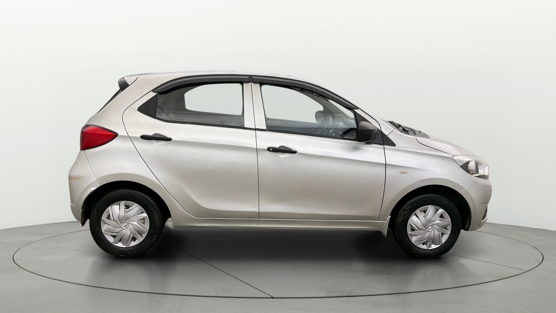 View 2017 Tata Tiago Revotorq XB Image 8 Used 2017 Tata Tiago Revotorq XB Image 8