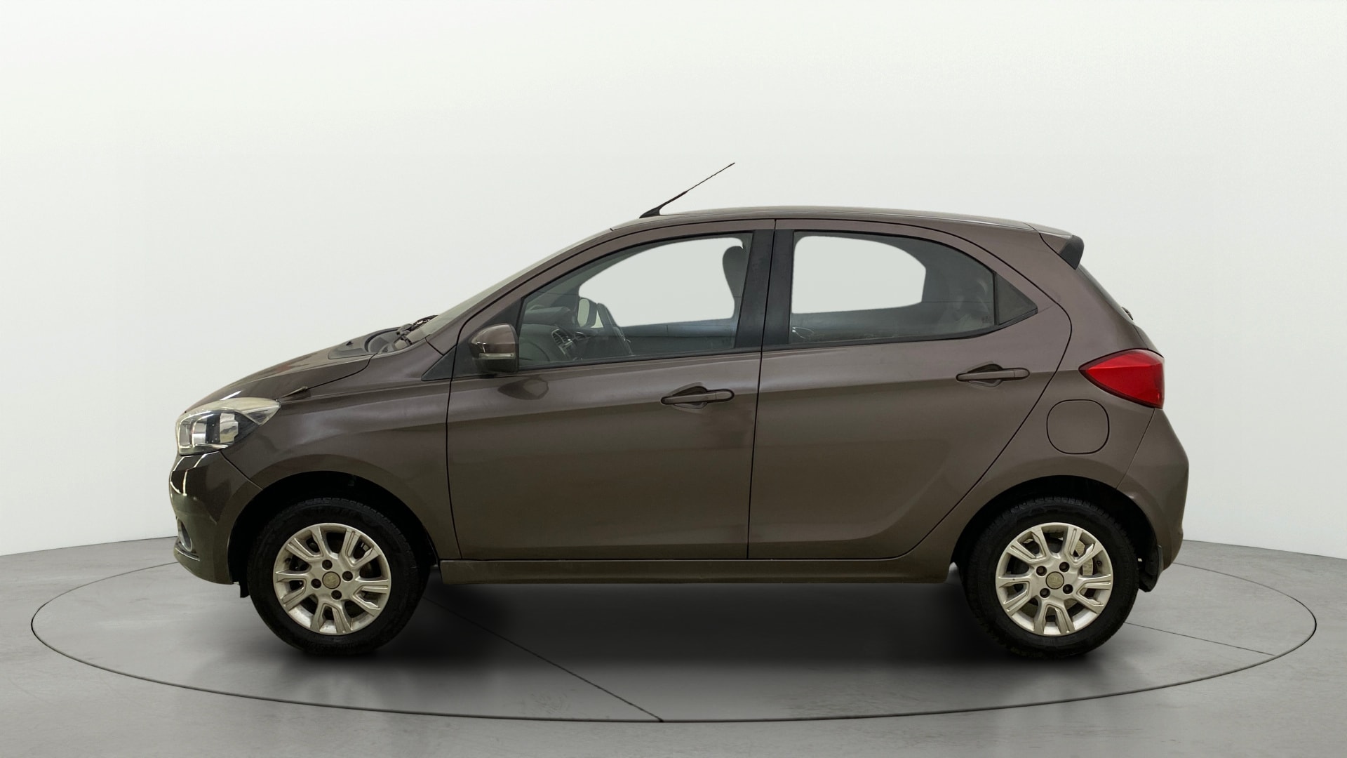 View 2017 Tata Tiago Revotorq XB Image 5 Used 2017 Tata Tiago Revotorq XB Image 5