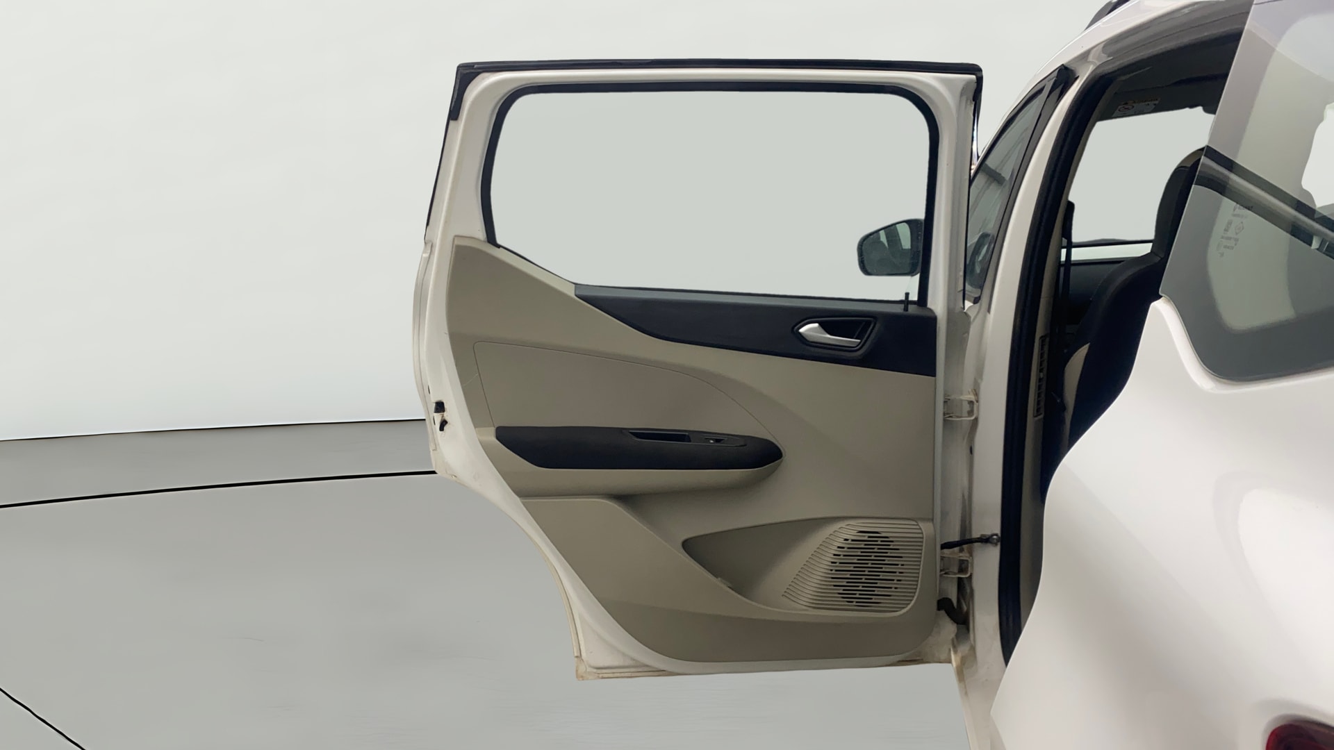 View 2021 Renault Triber RXZ AMT Image 15 Used 2021 Renault Triber RXZ AMT Image 15