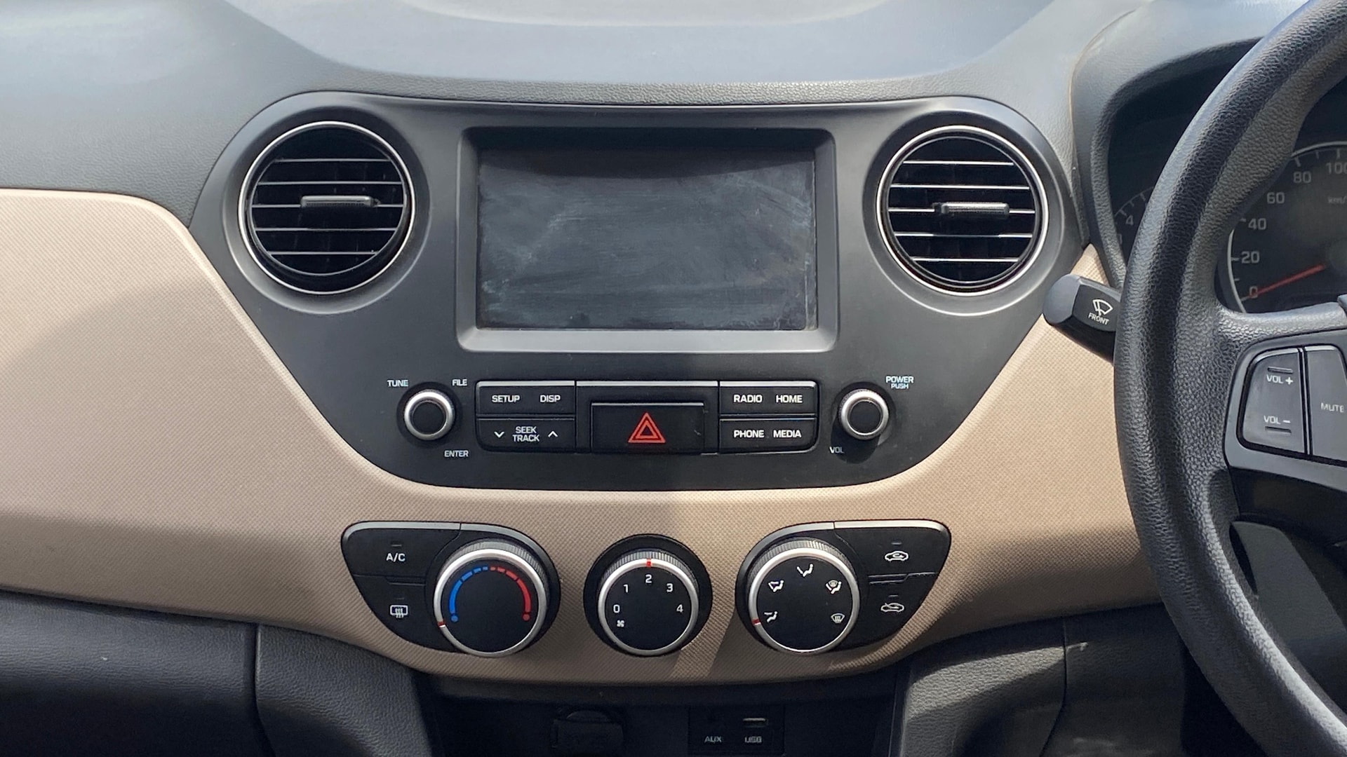 View 2019 Hyundai Grand i10 Sportz 1.2 Kappa Image 17 Used 2019 Hyundai Grand i10 Sportz 1.2 Kappa Image 17