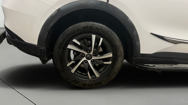 View Mahindra XUV700 Image 33 Used Mahindra XUV700 Image 33