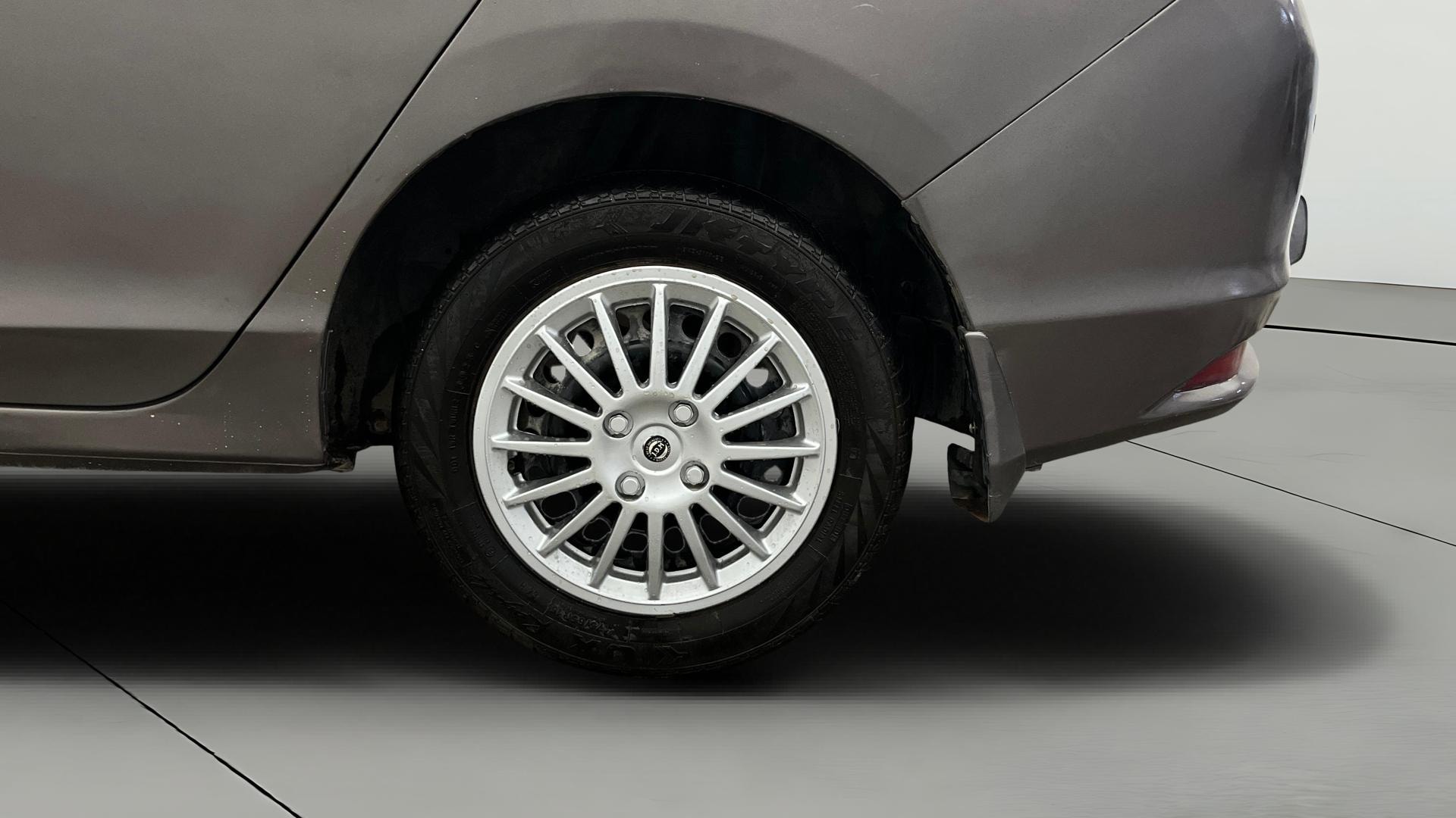 View 2015 Honda City ZX MT Diesel Anniversary Edition Image 12 Used 2015 Honda City ZX MT Diesel Anniversary Edition Image 12