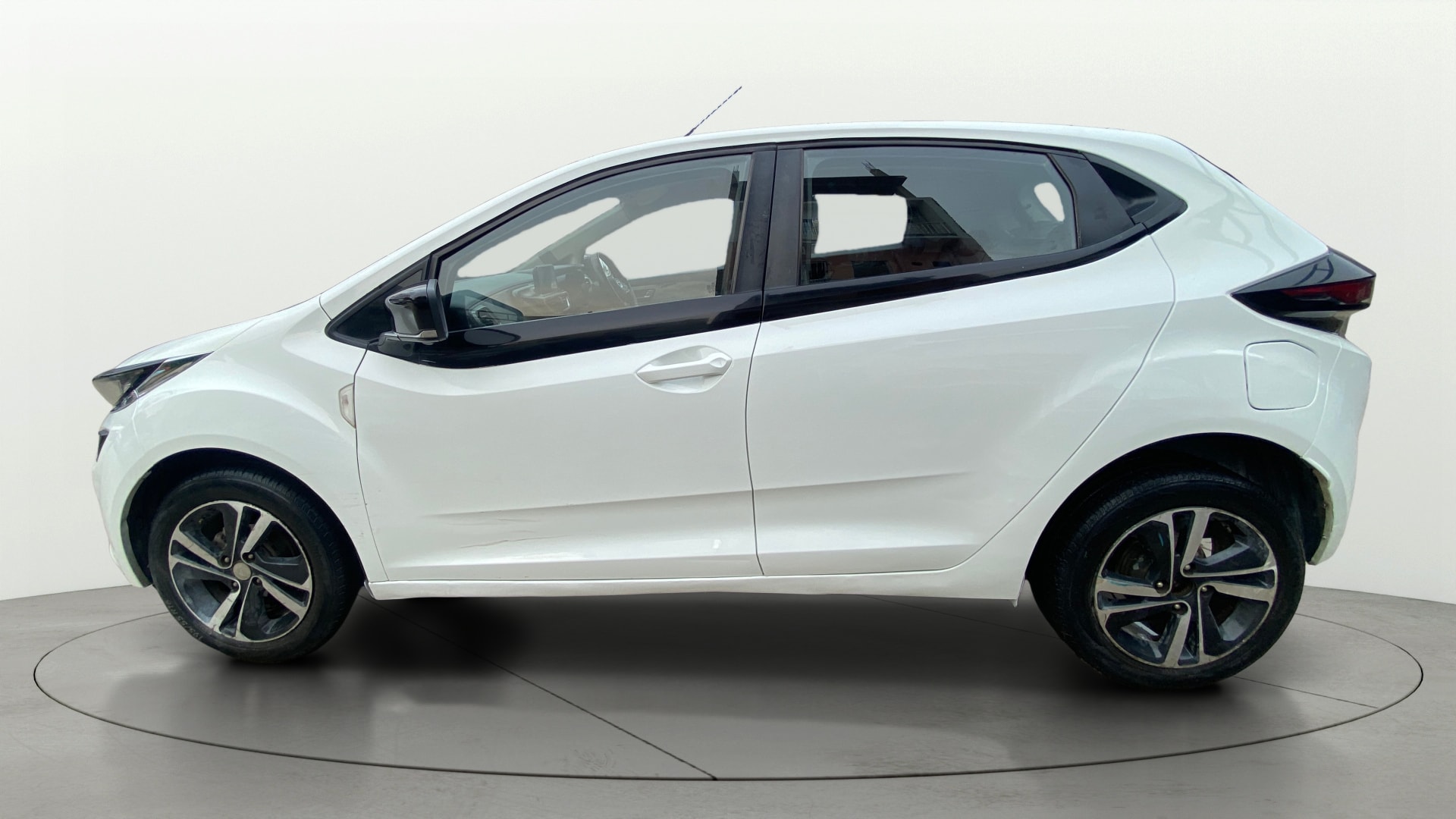 View 2022 Tata Altroz XZ Petrol Image 6 Used 2022 Tata Altroz XZ Petrol Image 6