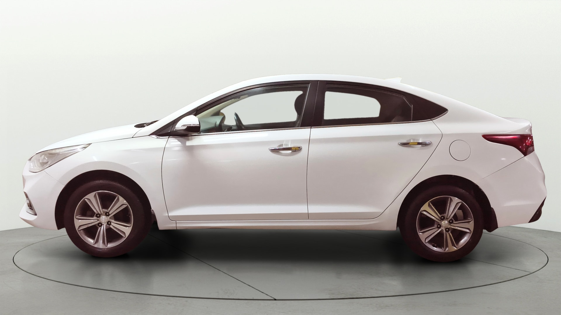 View 2018 Hyundai Verna 1.6 VTVT SX (O) Image 26 Used 2018 Hyundai Verna 1.6 VTVT SX (O) Image 26