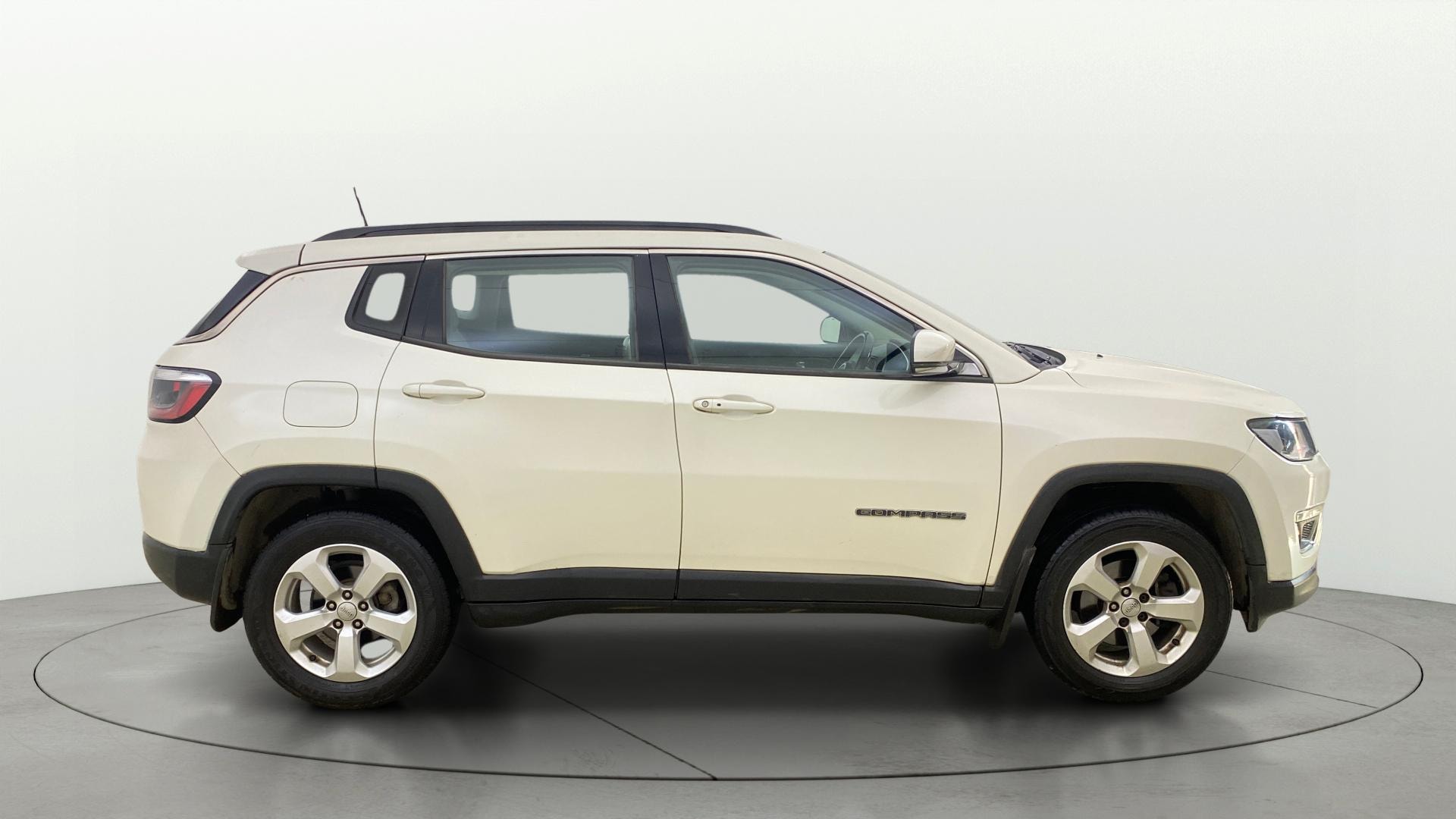 View 2019 Jeep Compass Limited 1.4 Multi AIR Petrol DDCT AT BS IV Image 8 Used 2019 Jeep Compass Limited 1.4 Multi AIR Petrol DDCT AT BS IV Image 8