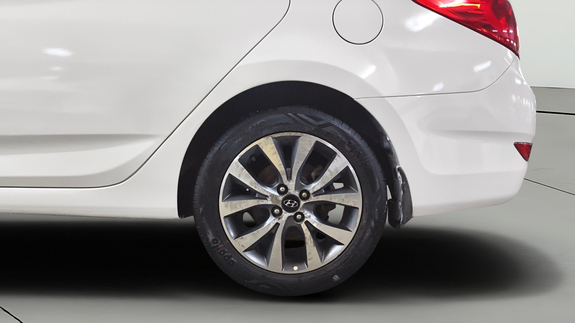 View 2014 Hyundai Fluidic Verna 1.6 CRDI SX Image 12 Used 2014 Hyundai Fluidic Verna 1.6 CRDI SX Image 12
