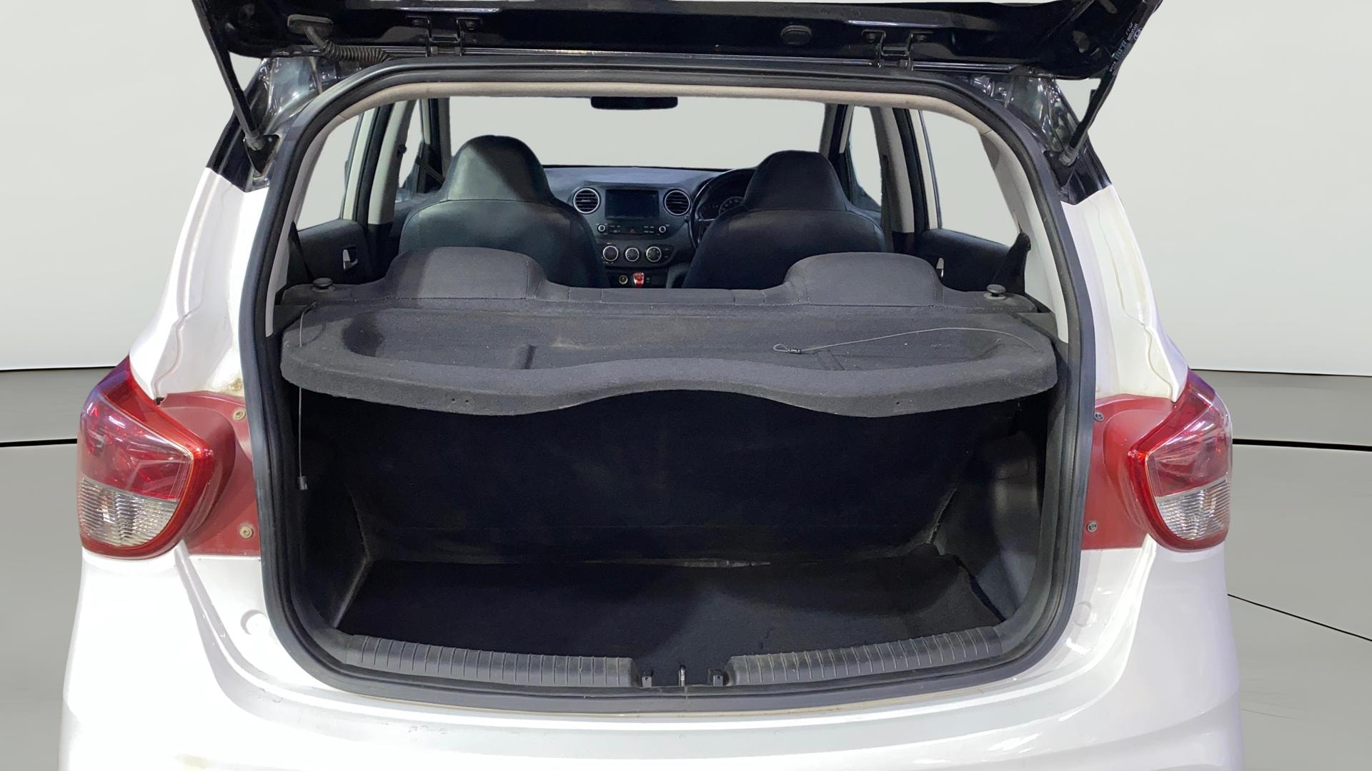 View 2018 Hyundai Grand i10 1.2 Asta Petrol Image 37 Used 2018 Hyundai Grand i10 1.2 Asta Petrol Image 37