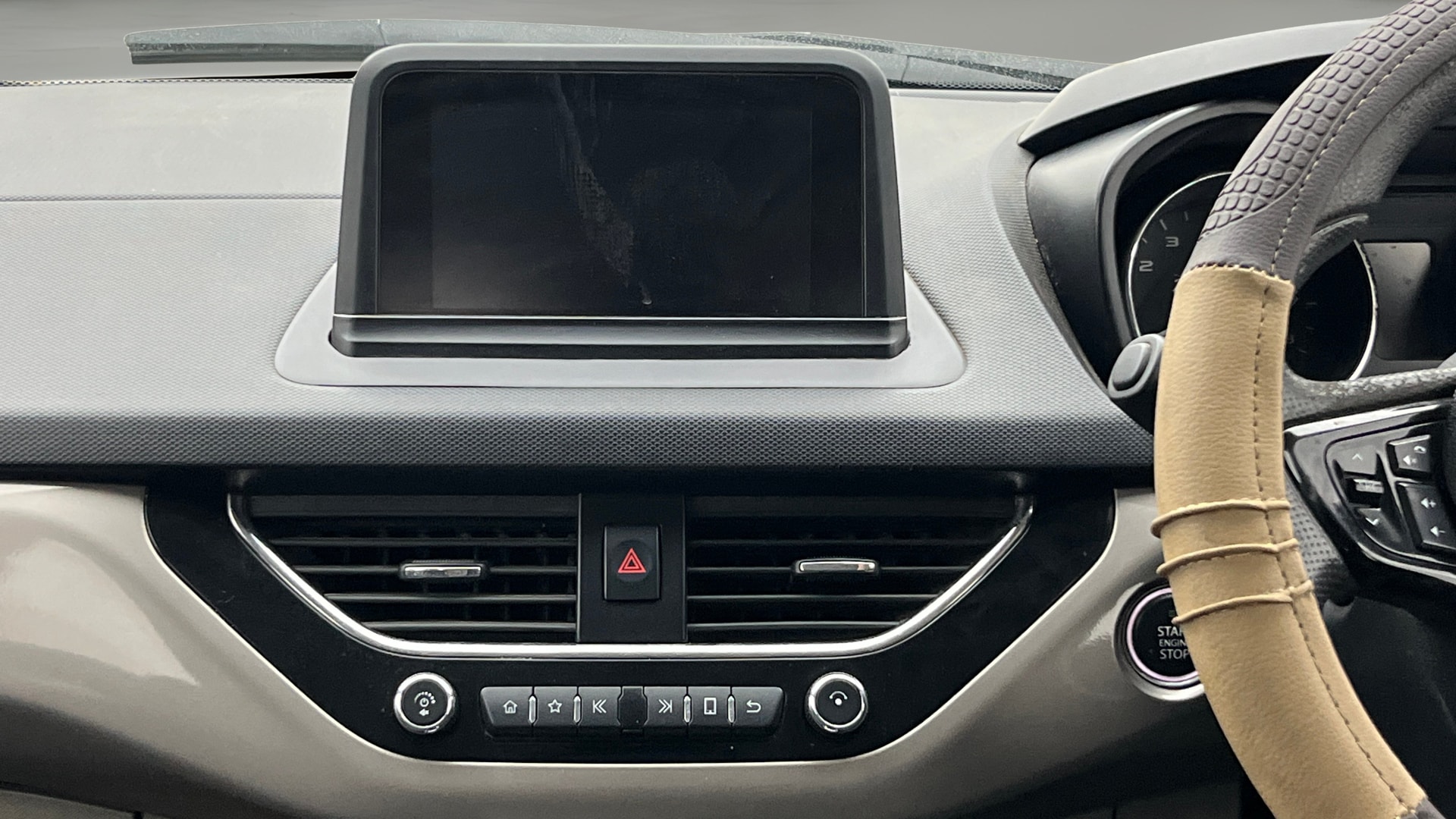 View 2019 Tata Nexon XZ Plus Diesel Image 17 Used 2019 Tata Nexon XZ Plus Diesel Image 17