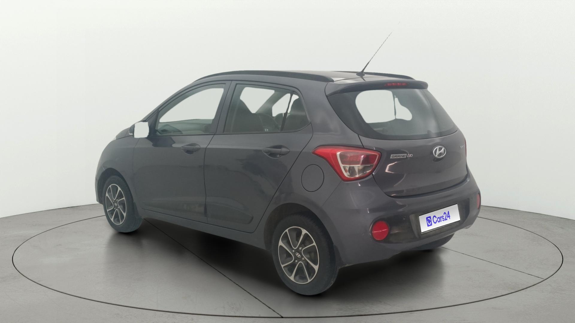 View 2018 Hyundai Grand i10 1.2 Sportz AT Petrol Image 2 Used 2018 Hyundai Grand i10 1.2 Sportz AT Petrol Image 2