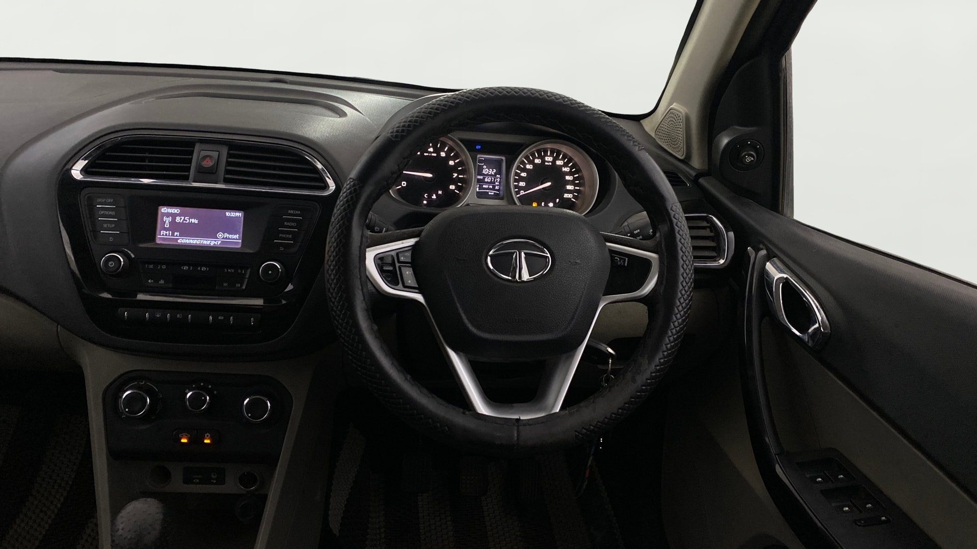 View 2017 Tata Tiago Revotorq XB Image 20 Used 2017 Tata Tiago Revotorq XB Image 20