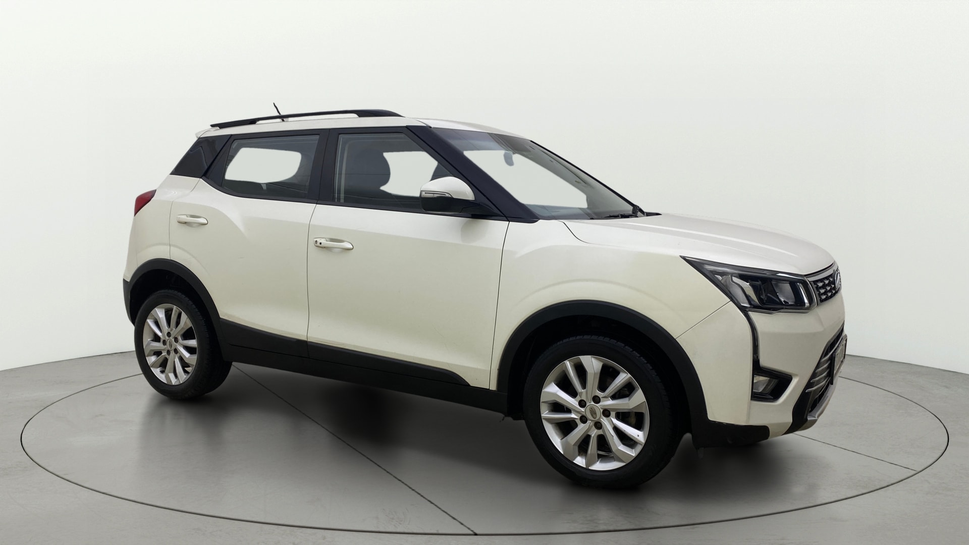View 2020 Mahindra XUV300 W4 Petrol BS IV Image 14 Used 2020 Mahindra XUV300 W4 Petrol BS IV Image 14