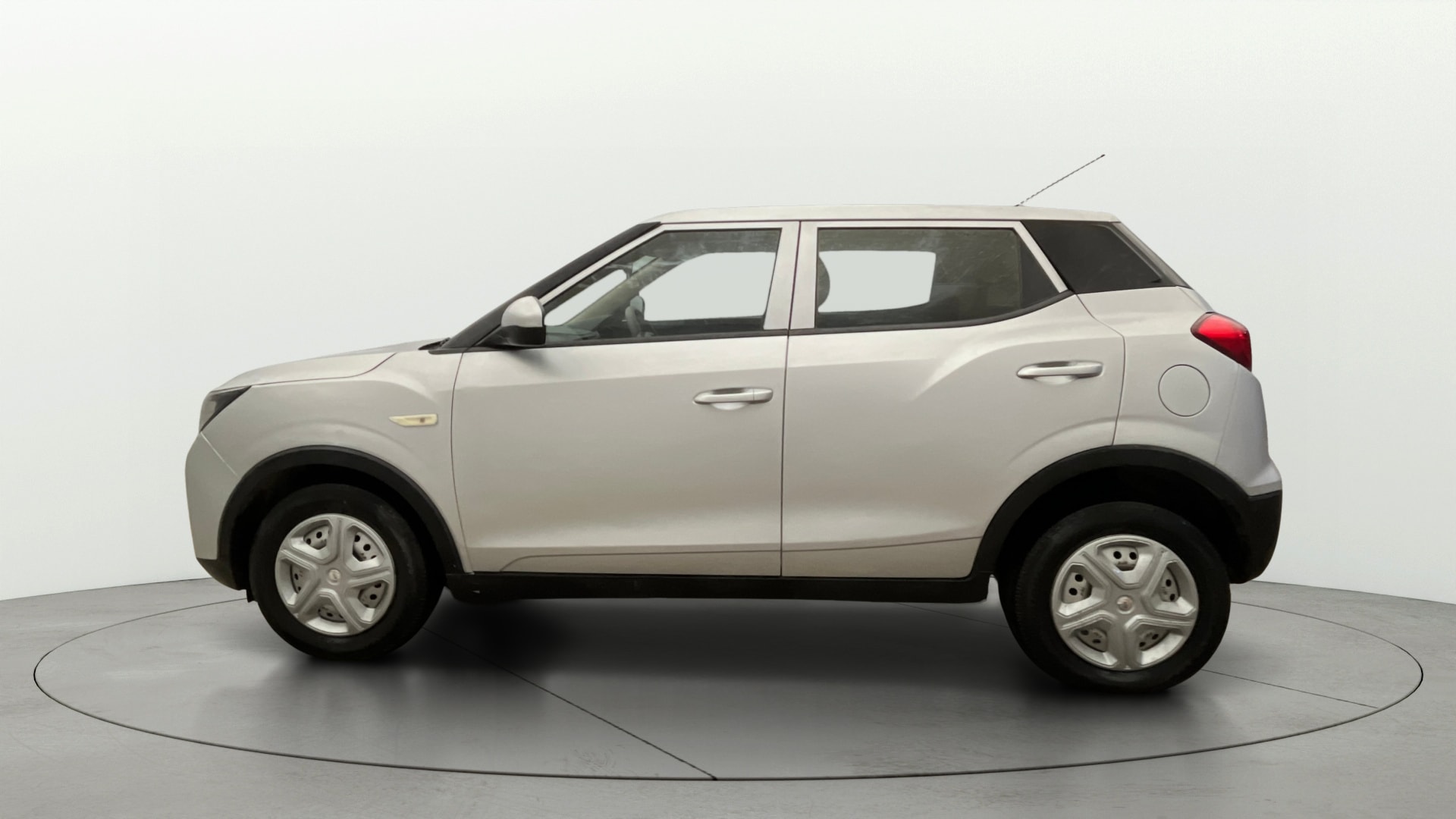 View 2021 Mahindra XUV300 W4 Petrol BS IV Image 25 Used 2021 Mahindra XUV300 W4 Petrol BS IV Image 25